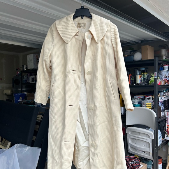 Long button up great overcoat - Picture 2 of 2